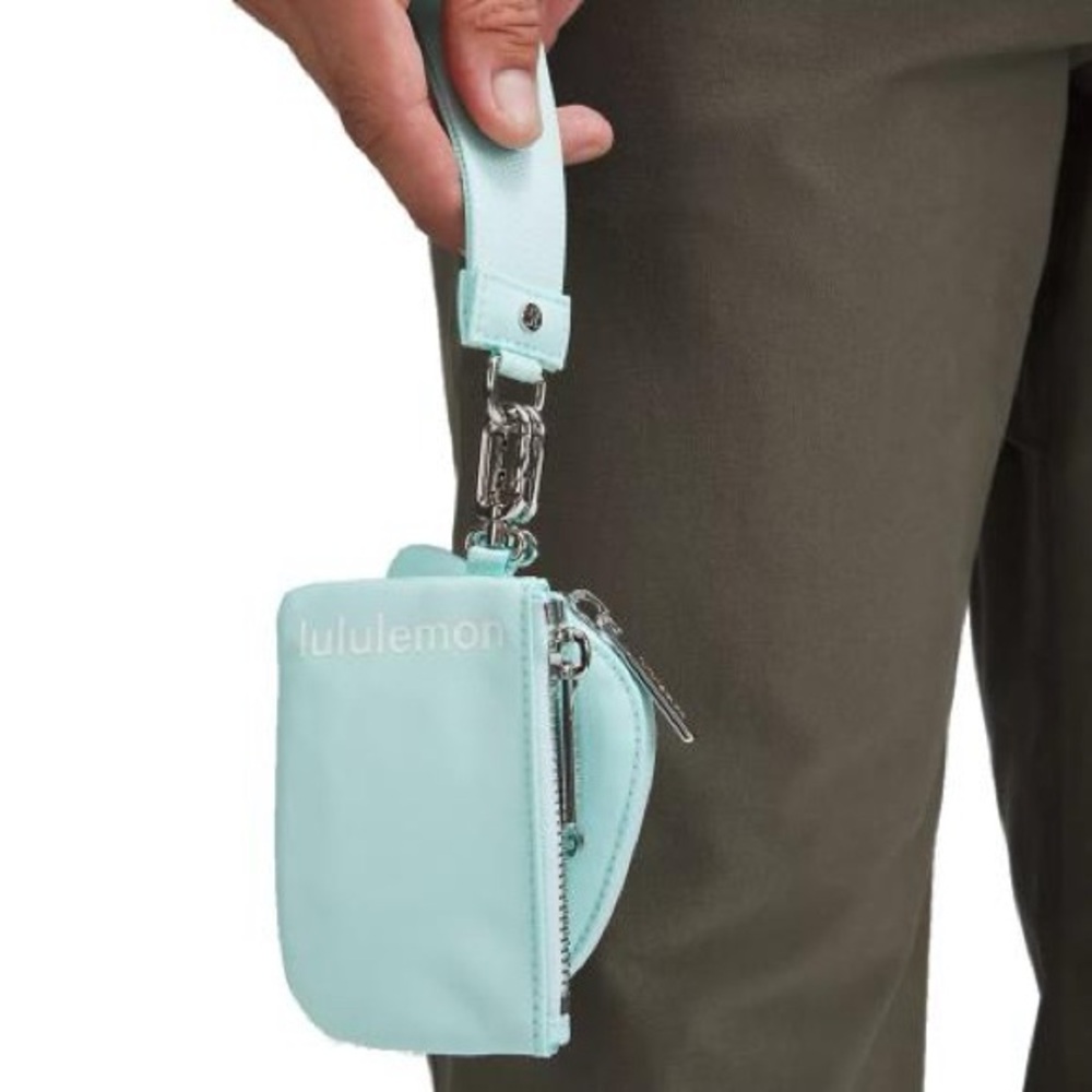 🐦 NWT Lululemon Dual Pouch Wristlet Key Card Holder